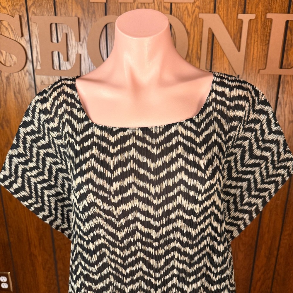 Black Boho Whimsical Chevron Blouse Top Womens L Short Sleeve Plissé Banded Hem - Picture 3 of 7